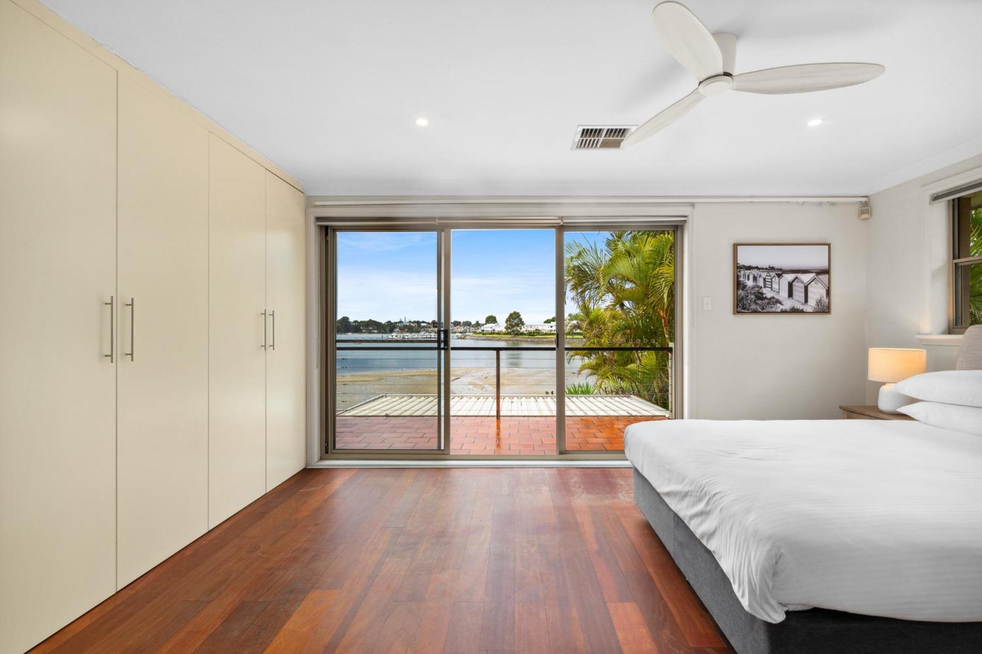 Ferienhaus Modern 3-bed With Pool & Water Views By Sydney