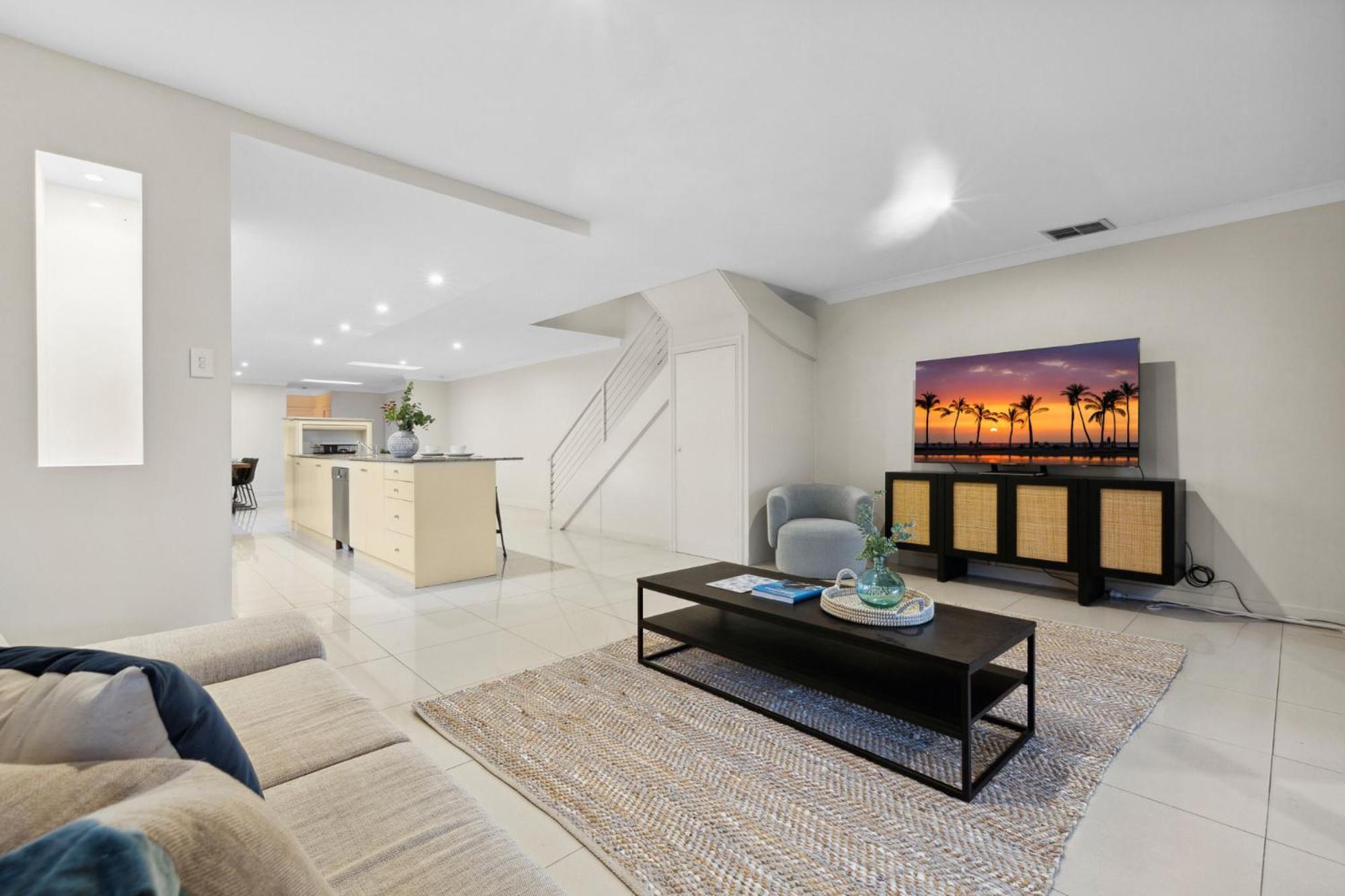 Ferienhaus Modern 3-bed With Pool & Water Views By Sydney